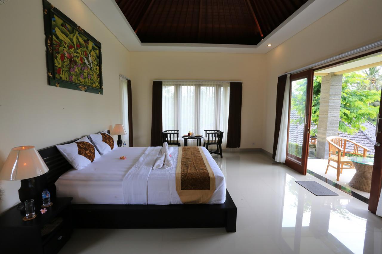 Luna Llena Wisma tamu 3*